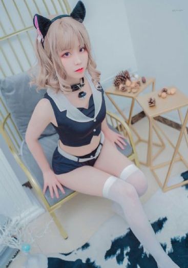 美女张开腿给男人桶爽久久漫画