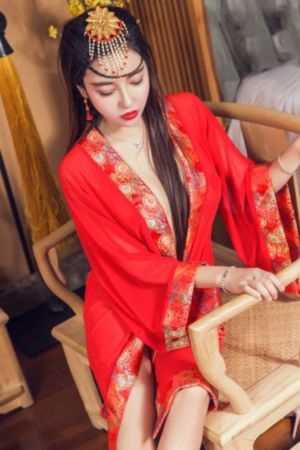 商务旅行与戴绿帽子的女老板同房