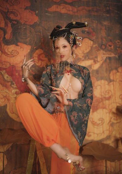 女搜查官紧身皮衣调教