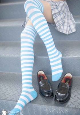 年轻大胸女教师3